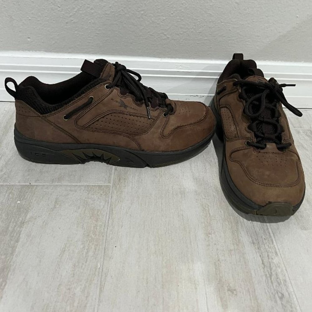 RUGGED SHARK Nubuck Walking Shoe 11D NEW!